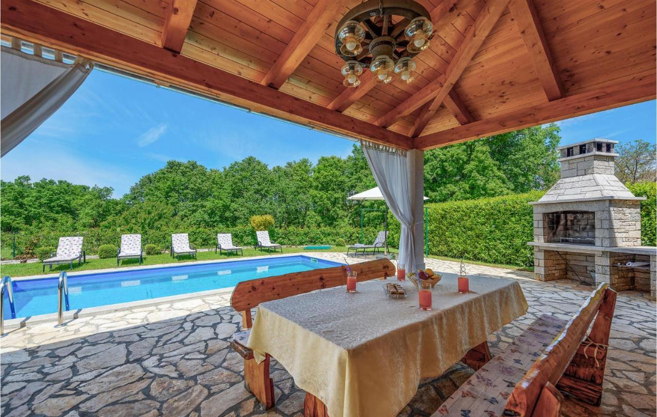 Cozy Home In Pamici With Kitchen Exterior photo